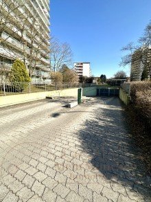 Tiefgargeneinfahrt Ohne K�uferprovision: 12. Stock - 2-Zimmer-Wohnung mit Nordost-Ausrichtung, frei ab 1.8.