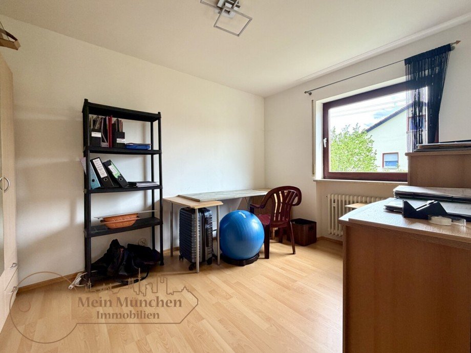 Kinderzimmer-Ost Etagenwohnung Erdweg / Gro�berghofen