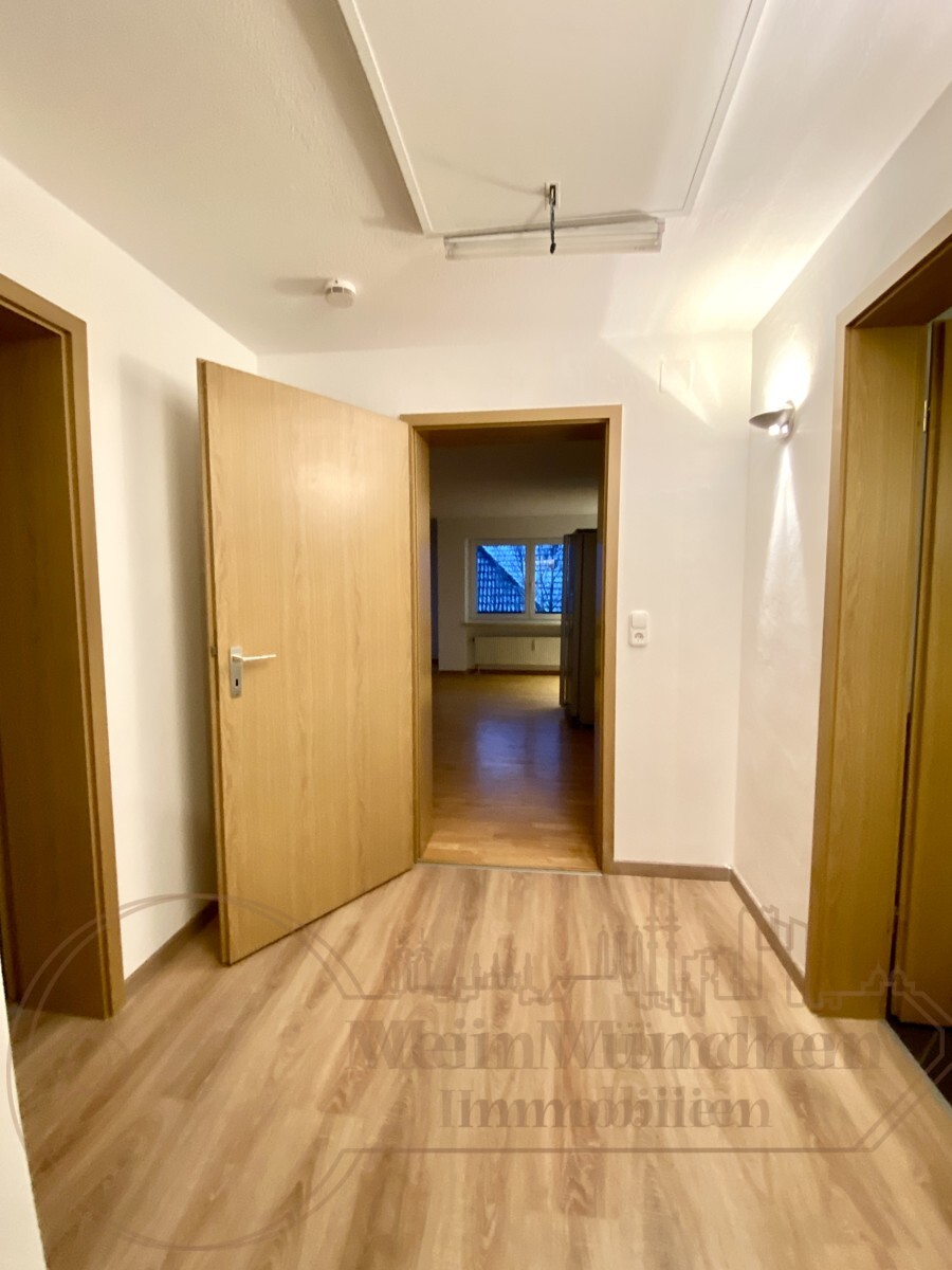 Wohnraum Flur Dachgeschosswohnung Unterschlei�heim