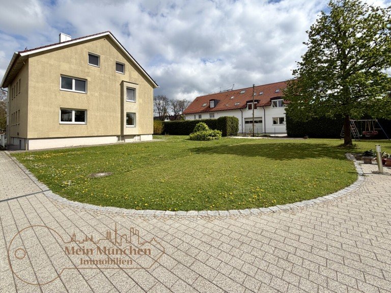 Aussenansicht M�nchen Dachgeschosswohnung 3-Zimmer-Dachgeschosswohnung (ohne Balkon) mit Gartenanteil, frei ab sofort