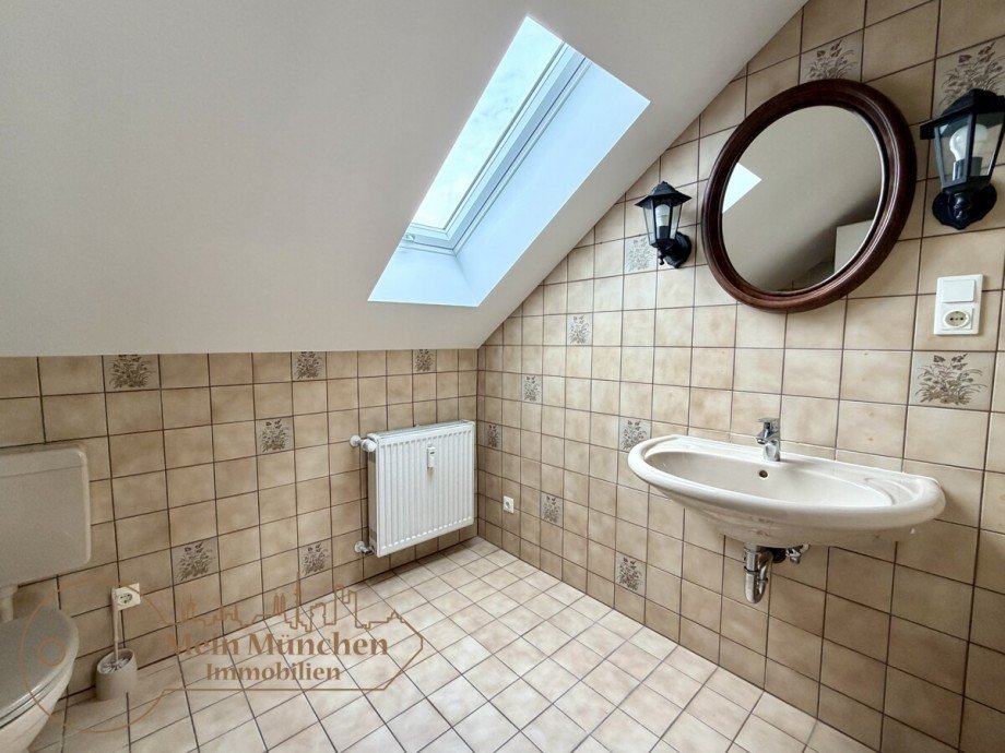 Bad mit Badewanne Dachgeschosswohnung M�nchen