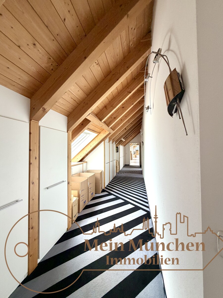 Flur Schlafbereich Dachgeschosswohnung Unterschlei�heim