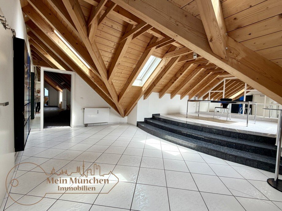 Eingangsbereich Dachgeschosswohnung Unterschlei�heim