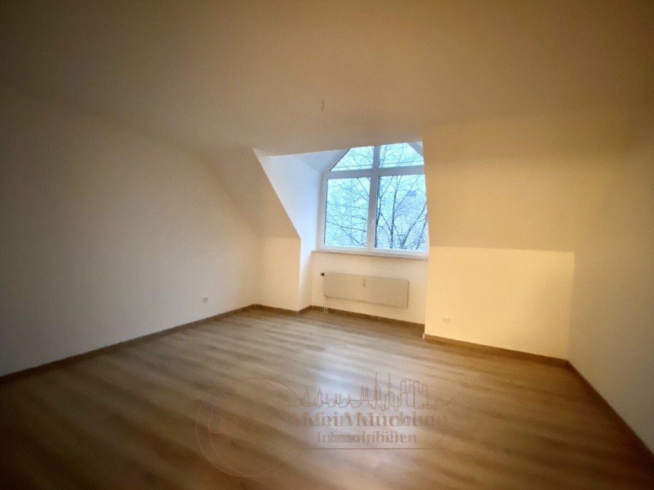 B�ro-Kinderzimmer Dachgeschosswohnung Unterschlei�heim